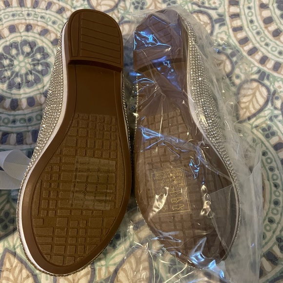 David’s Bridal Crystal Ballet Flats w/ Ribbon Bow - Picture 6 of 10